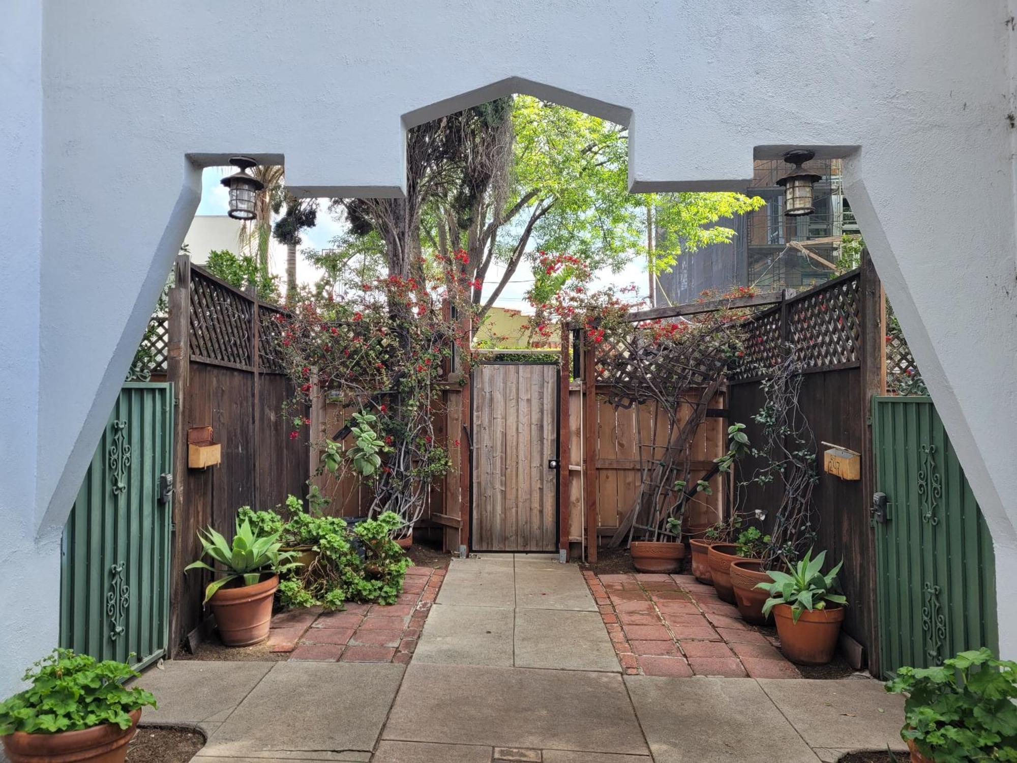 Charming With Private Patio Los Angeles