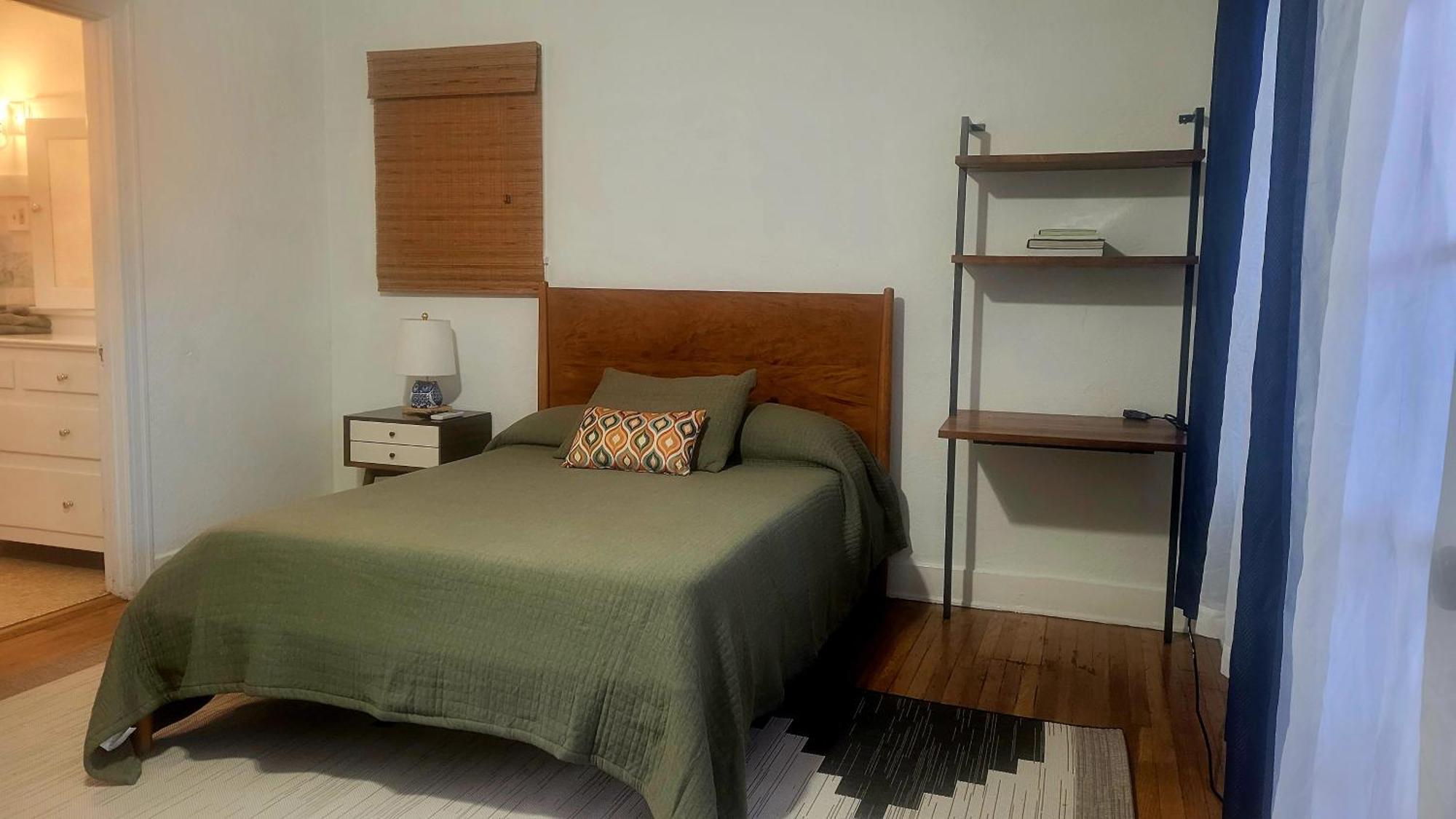 Charming With Private Patio Los Angeles